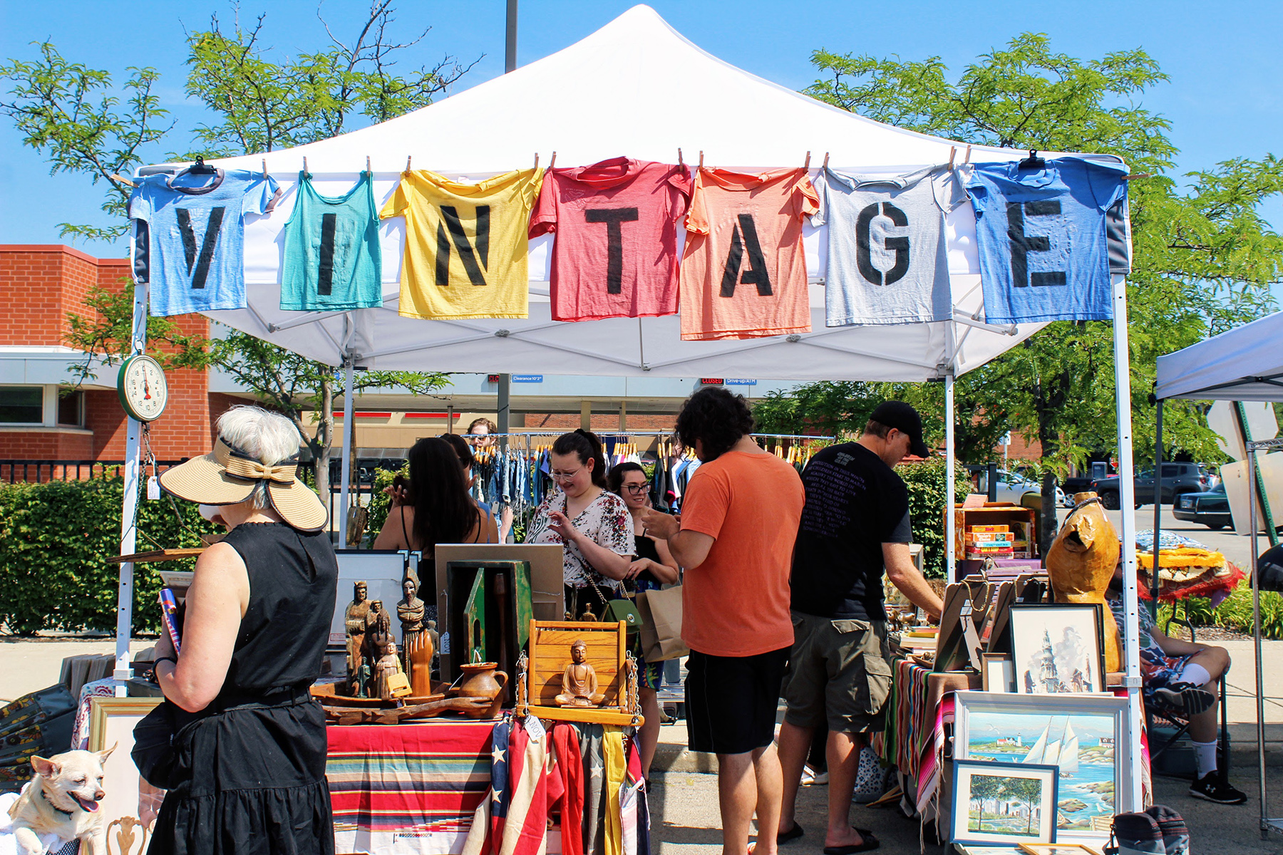 Andersonville Vintage Market booths